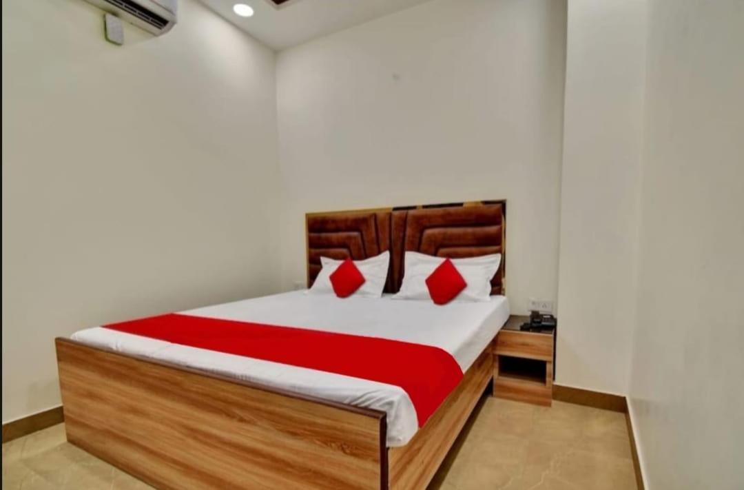 Hotel Sukoon - Ramesh Nagar นิวเดลี ภายนอก รูปภาพ